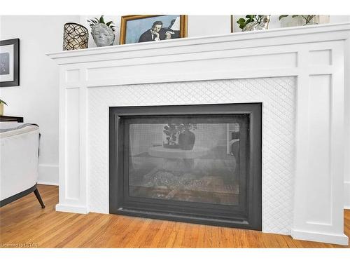 123 Sterling Street, London, ON - Indoor Photo Showing Living Room With Fireplace