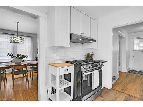 123 Sterling Street, London, ON - Indoor Photo Showing Kitchen
