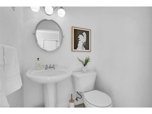 123 Sterling Street, London, ON - Indoor Photo Showing Bathroom