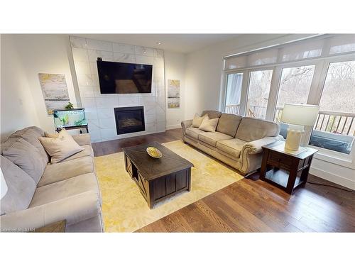 1345 Dyer Crescent, London, ON - Indoor Photo Showing Living Room With Fireplace