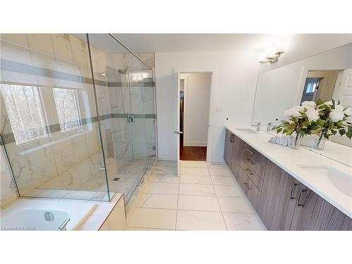 1345 Dyer Crescent, London, ON - Indoor Photo Showing Bathroom