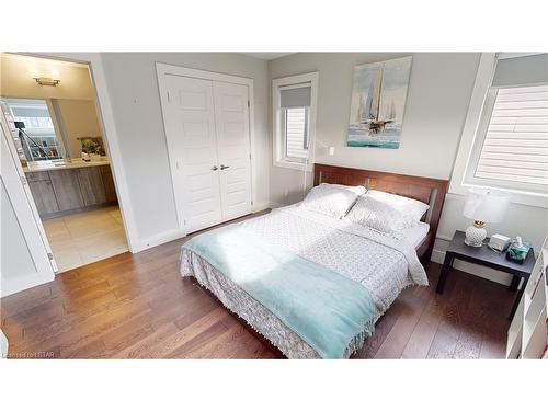 1345 Dyer Crescent, London, ON - Indoor Photo Showing Bedroom