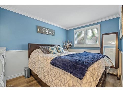18 Blue Ridge Crescent, London, ON - Indoor Photo Showing Bedroom