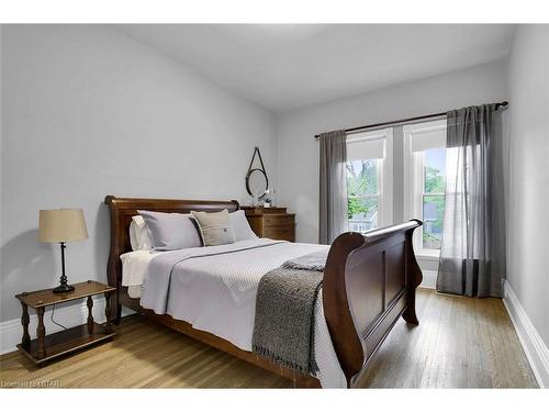 95 Byron Avenue E, London, ON - Indoor Photo Showing Bedroom