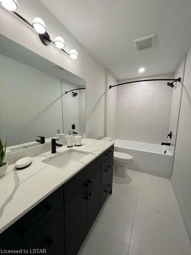 67-3900 Savoy Street, London, ON - Indoor Photo Showing Bathroom
