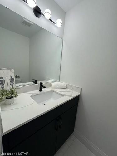 67-3900 Savoy Street, London, ON - Indoor Photo Showing Bathroom