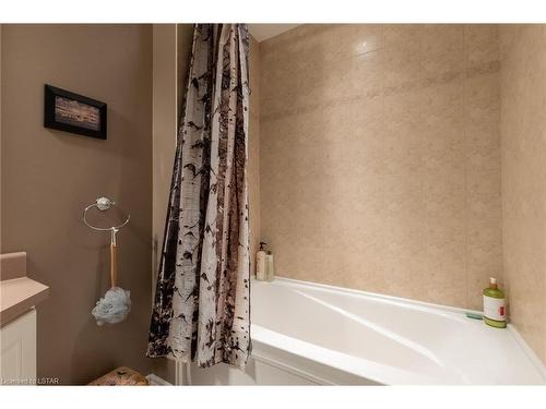 120 Ridge Street, Strathroy, ON - Indoor Photo Showing Bathroom