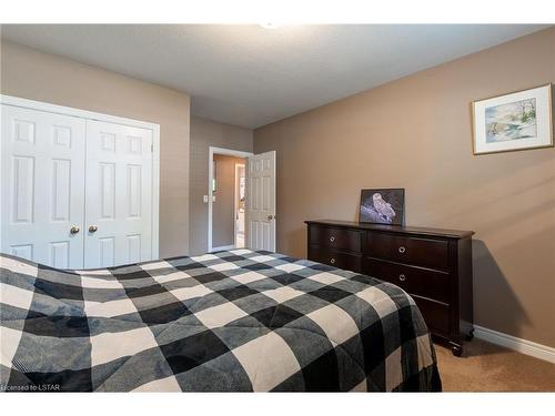 120 Ridge Street, Strathroy, ON - Indoor Photo Showing Bedroom