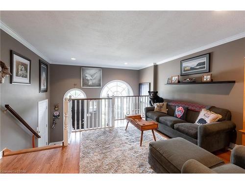 120 Ridge Street, Strathroy, ON - Indoor Photo Showing Living Room