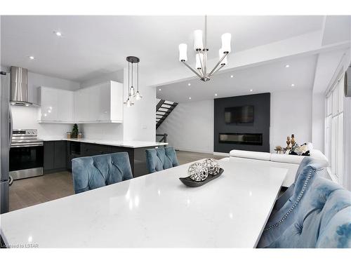 30-1820 Canvas Way, London, ON - Indoor Photo Showing Kitchen With Upgraded Kitchen