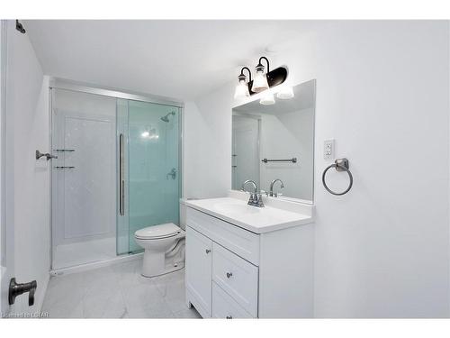 30-1820 Canvas Way, London, ON - Indoor Photo Showing Bathroom