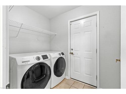 1019 Homeview Court, London, ON - Indoor Photo Showing Laundry Room
