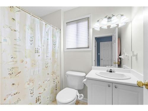 1019 Homeview Court, London, ON - Indoor Photo Showing Bathroom