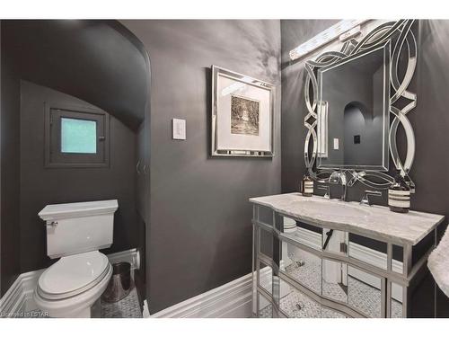512 Colborne Street, London, ON - Indoor Photo Showing Bathroom