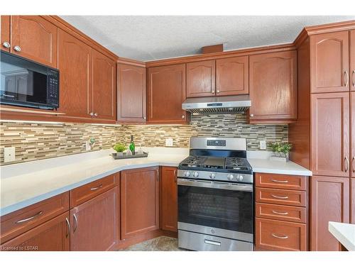 943 Grenfell Drive, London, ON - Indoor Photo Showing Kitchen