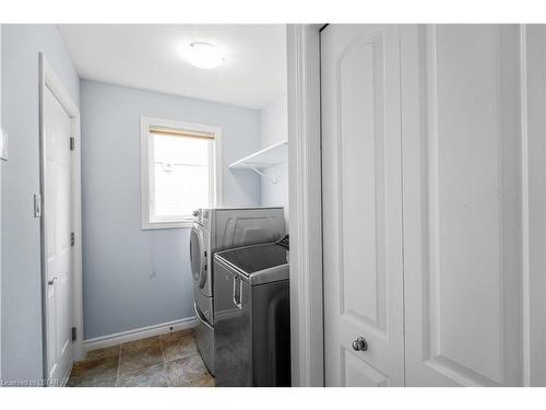 943 Grenfell Drive, London, ON - Indoor Photo Showing Laundry Room