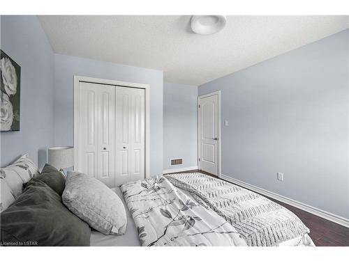 943 Grenfell Drive, London, ON - Indoor Photo Showing Bedroom