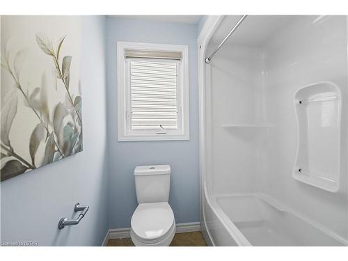 943 Grenfell Drive, London, ON - Indoor Photo Showing Bathroom