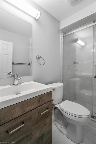 943 Grenfell Drive, London, ON - Indoor Photo Showing Bathroom