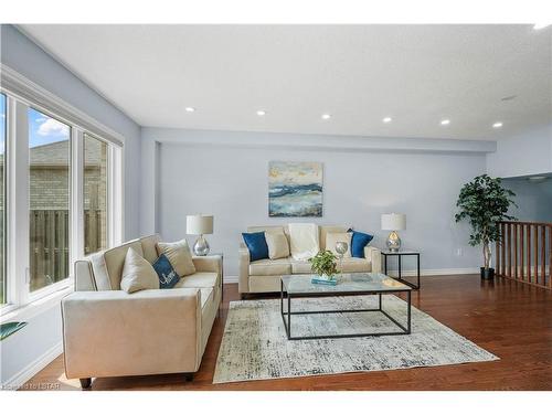 943 Grenfell Drive, London, ON - Indoor Photo Showing Living Room