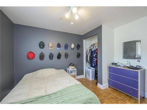 77 Surrey Crescent, London, ON - Indoor Photo Showing Bedroom