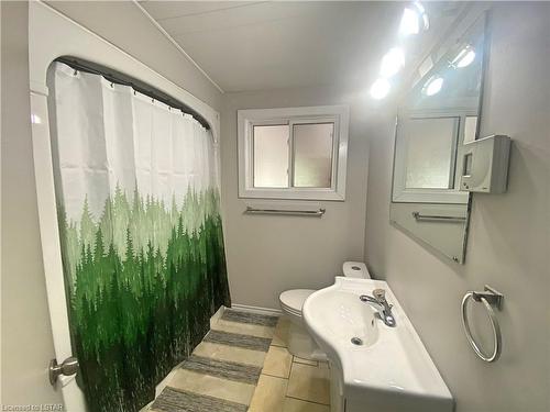 53 Victoria Street N, Aylmer, ON - Indoor Photo Showing Bathroom