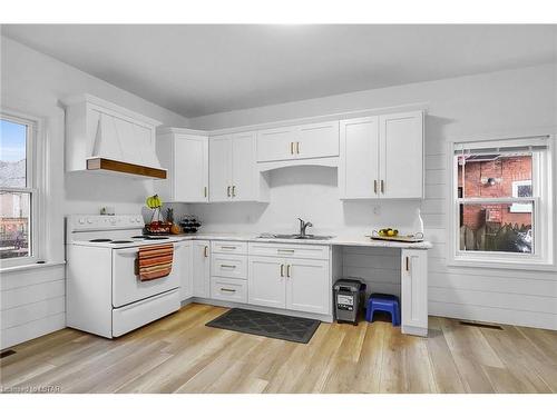 86 Kains Street, St. Thomas, ON - Indoor Photo Showing Kitchen With Double Sink