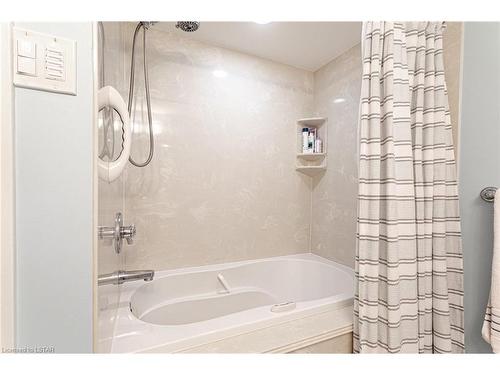 62 Comox Court, London, ON - Indoor Photo Showing Bathroom