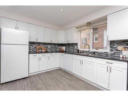 11 Chepstow Gate, London, ON - Indoor Photo Showing Kitchen With Double Sink