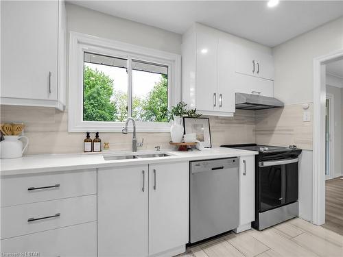 67 Agincourt Gardens, London, ON - Indoor Photo Showing Kitchen With Double Sink
