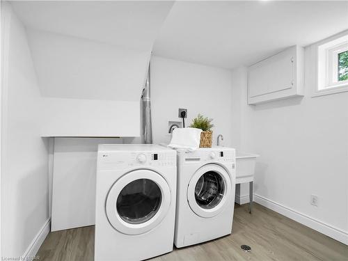 67 Agincourt Gardens, London, ON - Indoor Photo Showing Laundry Room