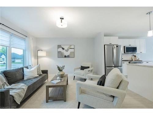 47 Acorn Trail, St. Thomas, ON - Indoor Photo Showing Living Room
