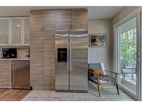 1 Highland Drive, Tillsonburg, ON - Indoor Photo Showing Kitchen