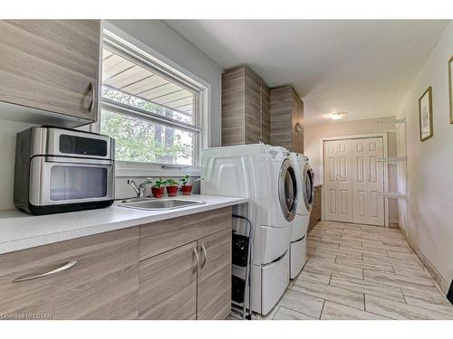 1 Highland Drive, Tillsonburg, ON - Indoor Photo Showing Laundry Room