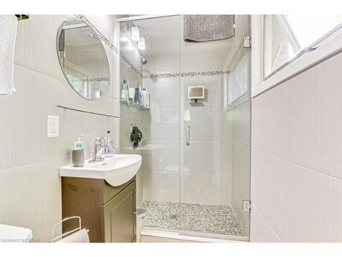 1 Highland Drive, Tillsonburg, ON - Indoor Photo Showing Bathroom