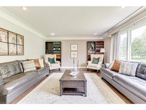 1 Highland Drive, Tillsonburg, ON - Indoor Photo Showing Living Room