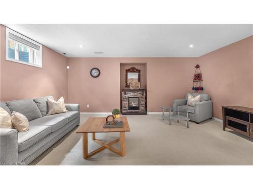 1781 Kyle Court, London, ON - Indoor Photo Showing Living Room