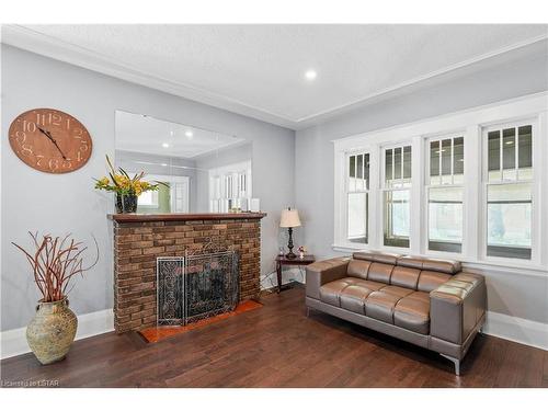 1 Barrington Avenue, London, ON - Indoor Photo Showing Living Room With Fireplace