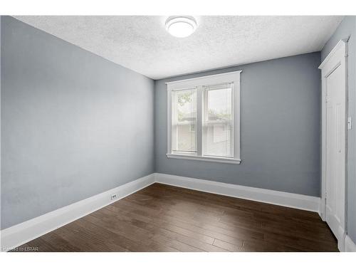 1 Barrington Avenue, London, ON - Indoor Photo Showing Other Room