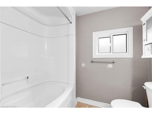 1-35 Miles Street, London, ON - Indoor Photo Showing Bathroom