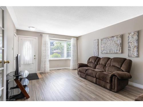 10 Jena Crescent, London, ON - Indoor Photo Showing Living Room