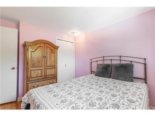 10 Jena Crescent, London, ON - Indoor Photo Showing Bedroom