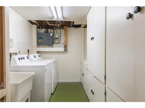 10 Jena Crescent, London, ON - Indoor Photo Showing Laundry Room