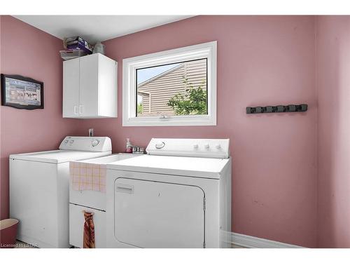 19 Ski Valley Crescent, London, ON - Indoor Photo Showing Laundry Room