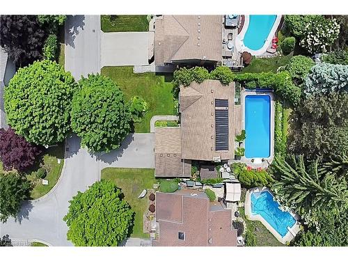 19 Ski Valley Crescent, London, ON - Outdoor With In Ground Pool