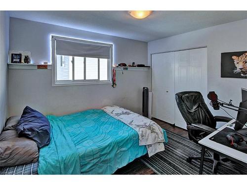 69 Rossmore Court, London, ON - Indoor Photo Showing Bedroom