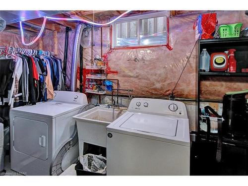 69 Rossmore Court, London, ON - Indoor Photo Showing Laundry Room
