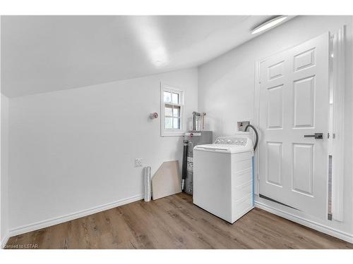 177 Sanders Street, London, ON - Indoor Photo Showing Laundry Room