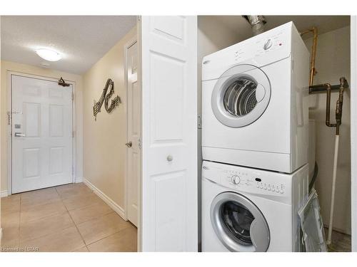 1202-155 Kent Street, London, ON - Indoor Photo Showing Laundry Room