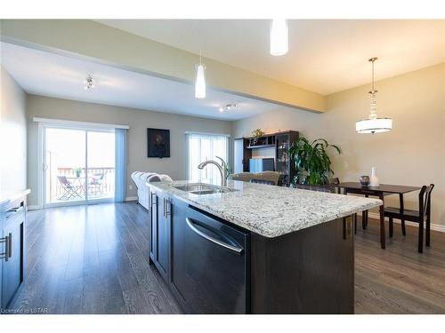 41-1924 Cedarhollow Boulevard, London, ON - Indoor Photo Showing Kitchen With Double Sink